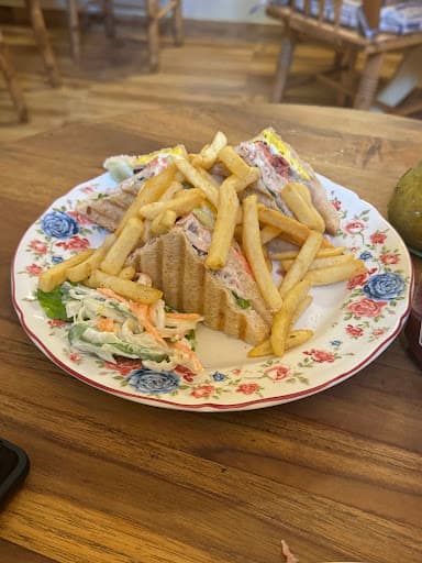 The Willow Cafe - Photo 3