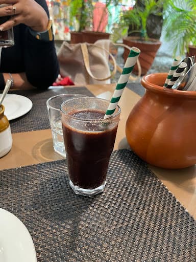 Cafe Lota - Photo 11