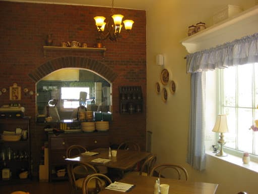 The Willow Cafe - Photo 10